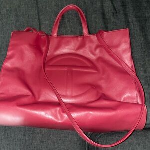 Large telfar bag comes with original dust bag